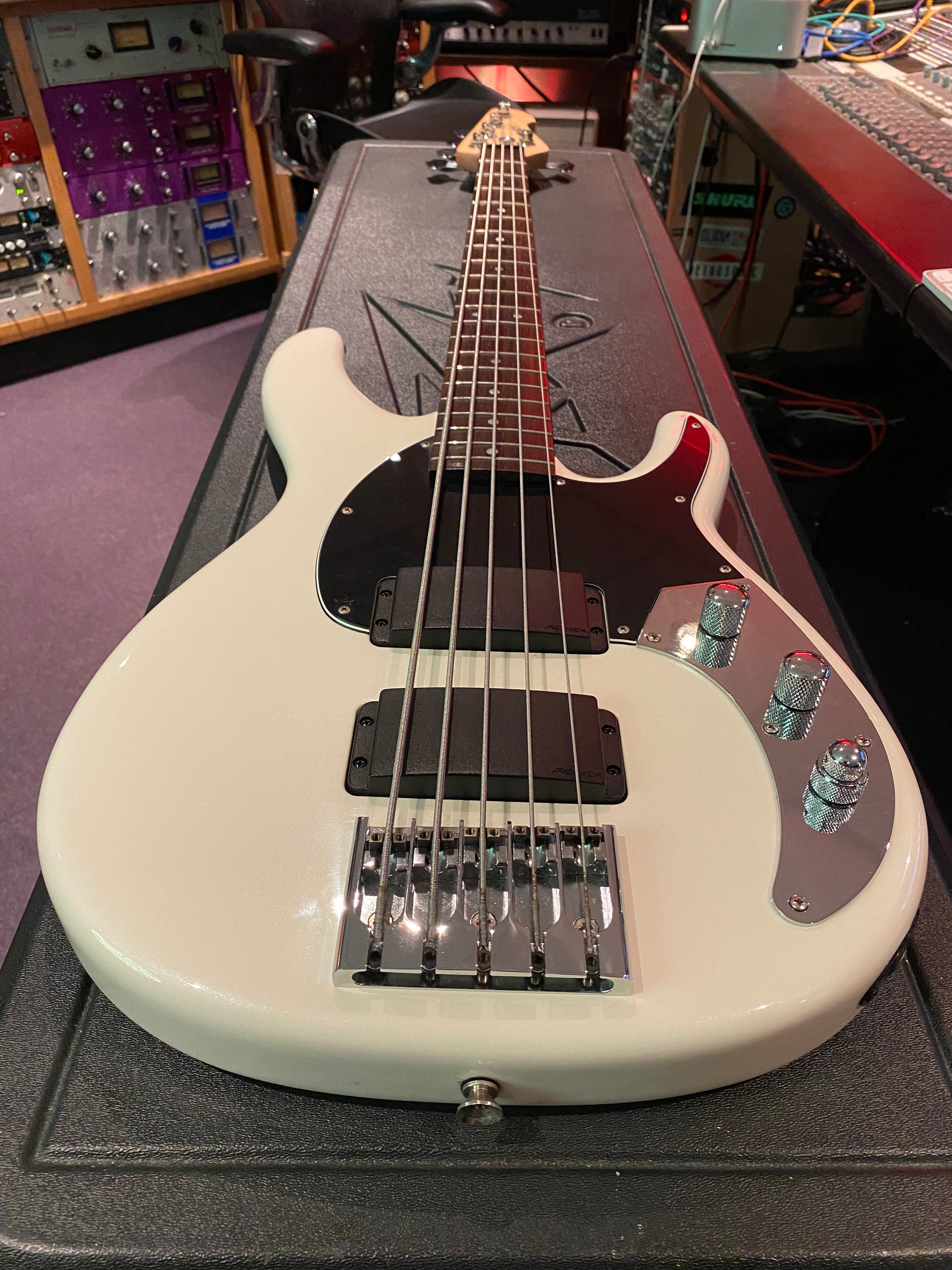 Peavey Forum 5 String USA American HH Bass Guitar Olympic White