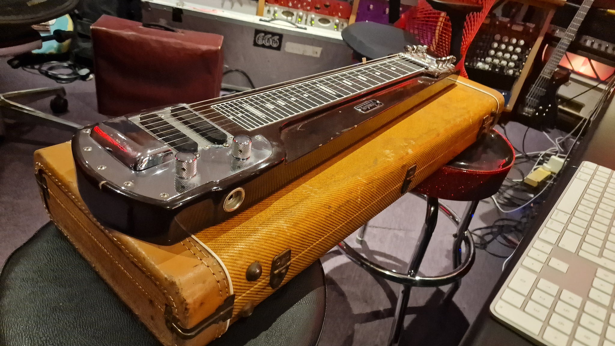 【最新品好評】Fender Deluxe 8 Lap Steel MADE IN USA 1975年　フェンダー　デラックス８　スチールギター　１９７５年アメリカ製 ケース、足、バー付き フェンダー