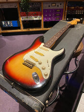 Load image into Gallery viewer, 1973 Fender Stratocaster Hardtail Sunburst American Vintage &#39;70s USA Strat Electric Guitar For Sale
