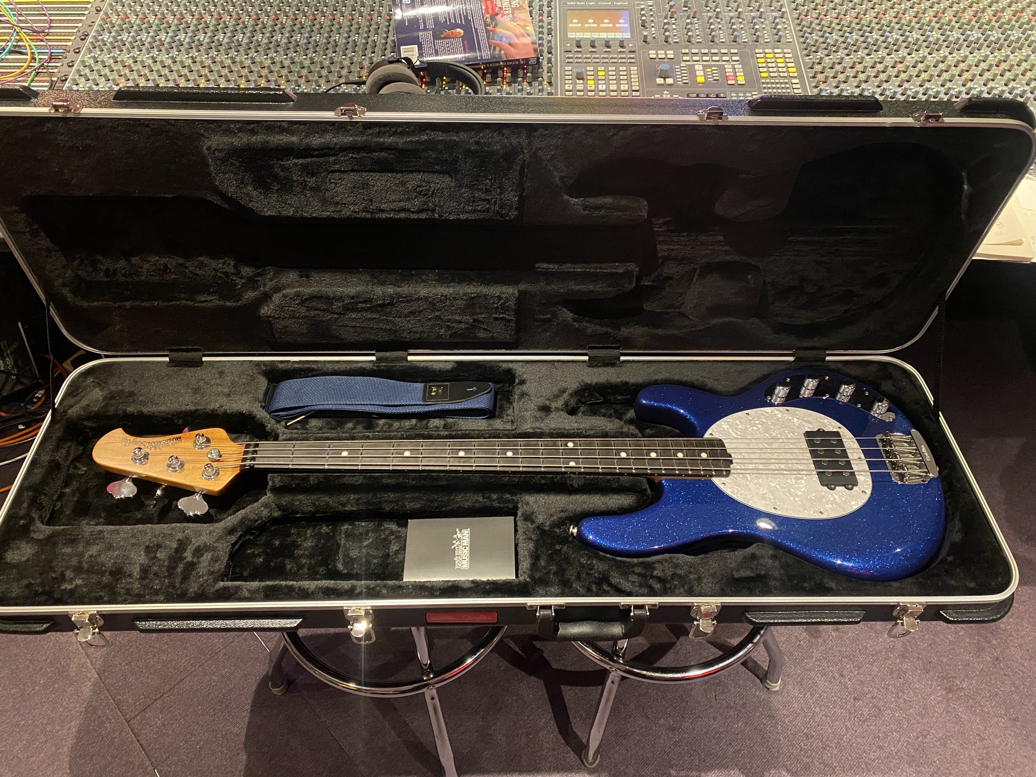 Music Man Stingray 4 Special Blue Sparkle with Hard Case