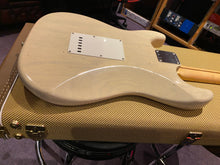 Load image into Gallery viewer, Fender Custom Shop Stratocaster 1955 Journeyman &#39;55 Vintage 50s Blonde Electric Guitar
