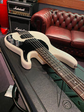 Load image into Gallery viewer, Peavey Forum 5 String USA American HH Bass Guitar Olympic White Rosewood Fretboard
