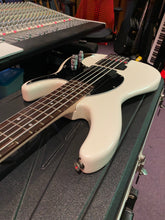 Load image into Gallery viewer, Peavey Forum 5 String USA American HH Bass Guitar Olympic White Rosewood Fretboard
