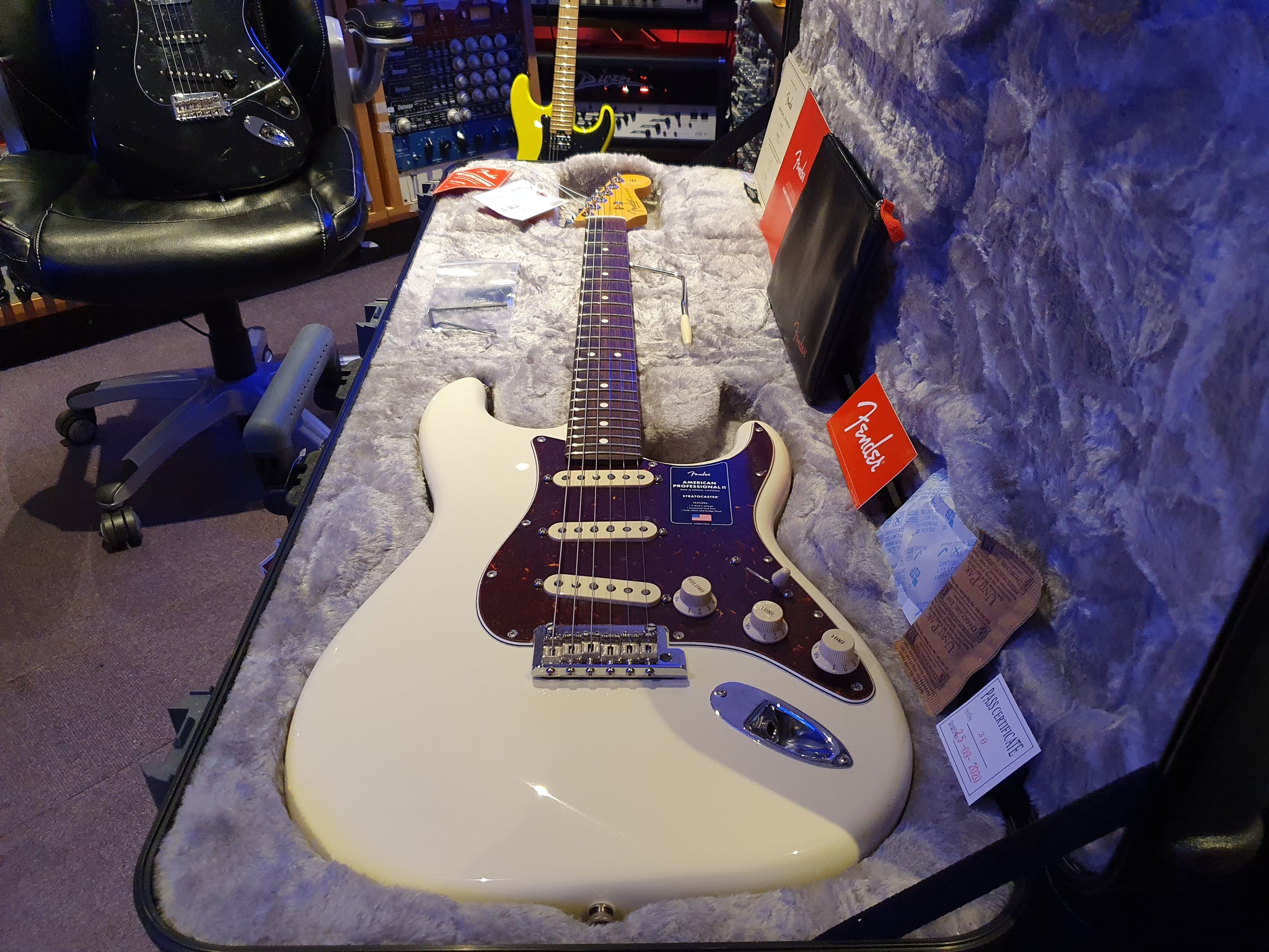 Fender American Elite Stratocaster Electric Guitar, Rosewood Fingerboard,  Hard Case - Olympic White