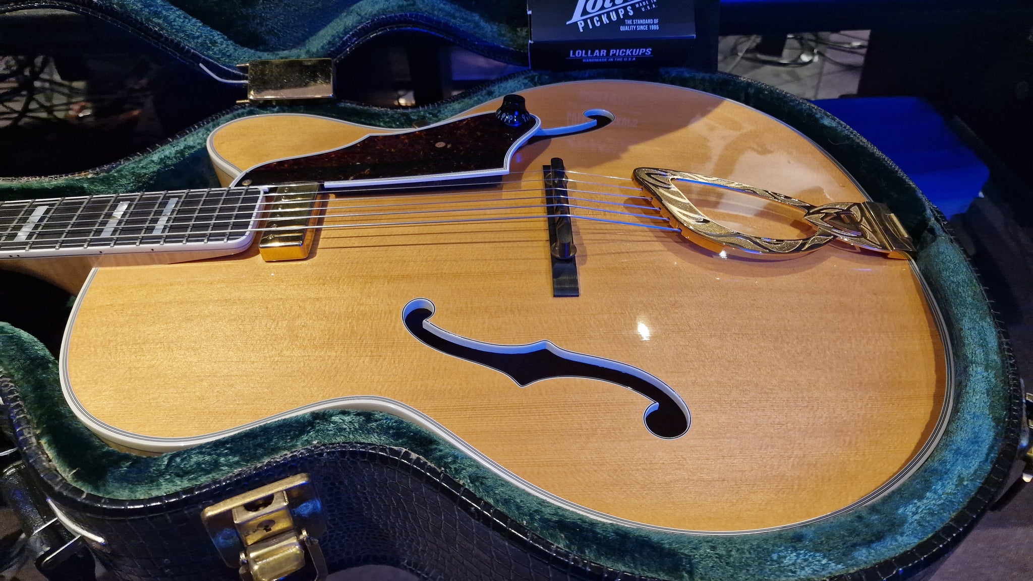 1995 Guild Artist Award USA Custom Shop American Archtop Jazz Guitar –  Essex Recording Studios