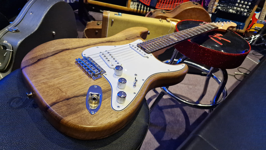 British Custom Shop Stratocaster UK Figured Flame Maple 10 Top Strat Guitar